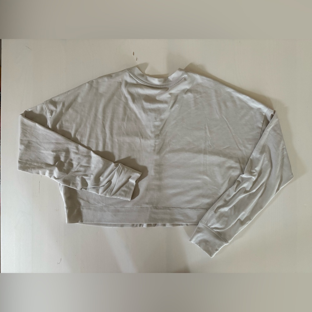 Barely worn Vuori cropped long sleeve